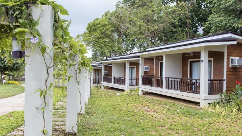 Solina Beach & Nature Resort Carles Exterior foto