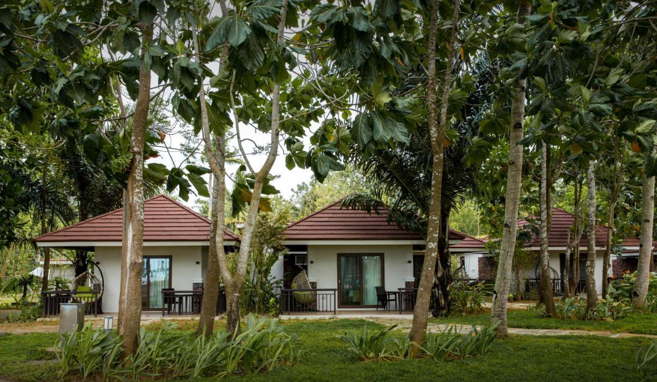 Solina Beach & Nature Resort Carles Exterior foto